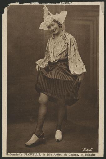 Mademoiselle Florelle, artiste de cinéma en costume de Sablaise.